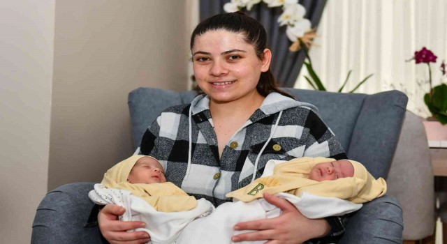 Esenyurtlu üçüzlerin bez ve mamaları belediyeden