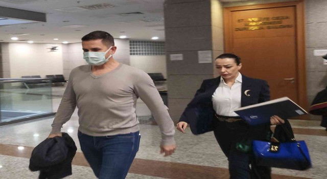 Eşi Yağmur Aşıka kendisine hakaret ettiği iddiasıyla dava açan Emre Aşık: Şu an kendisiyle aynı yerde olmaktan ve aynı havayı solumaktan bile rahatsız oluyorum