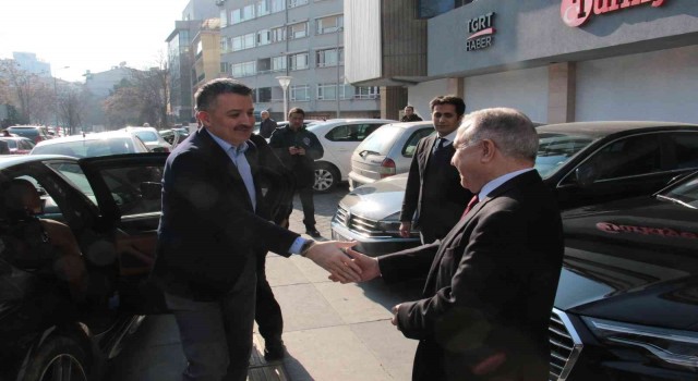 Eski Bakan Pakdemirliden İhlas Medya Grubu Temsilcisi Kahramana ziyaret