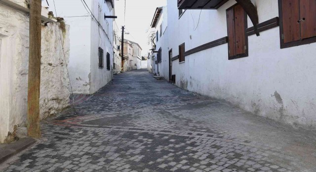 Eski Kuşadasının tarihi sokakları aslına uygun olarak yenilendi