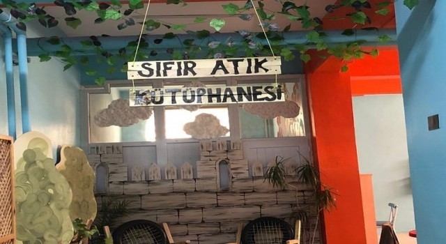 Eski malzemelerden Sıfır Atık Kütüphanesi kurdular
