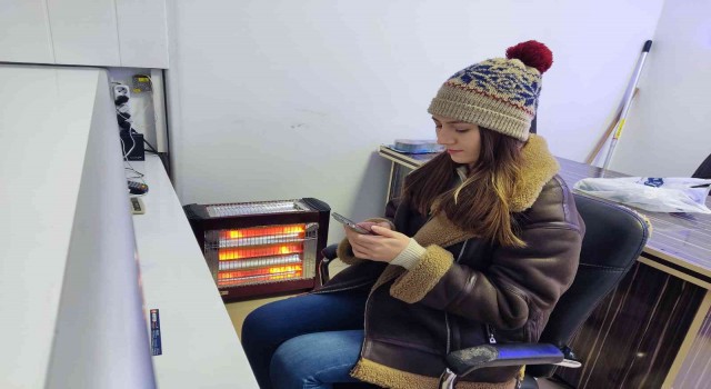 Eskişehir Terminalinde Sibirya soğuğu, çalışanlar mont, bere, atkı ve eldiven takıyor