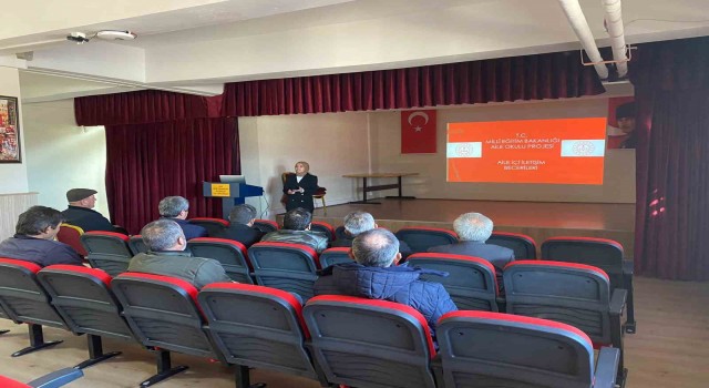 Eskişehirde Aile Okulu projesiyle 488 muhtara eğitim verildi