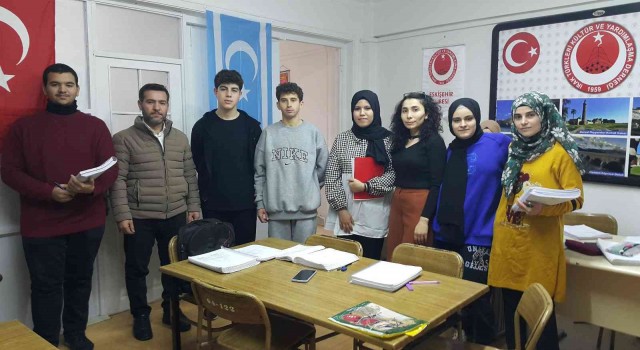 Eskişehirde yaşayan Irak Türkü öğrencilerine Matematik kursu