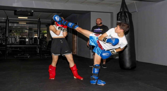 Eskişehirden 4 genç sporcu Türkiye Kickboks Şampiyonasında mücadele edecek