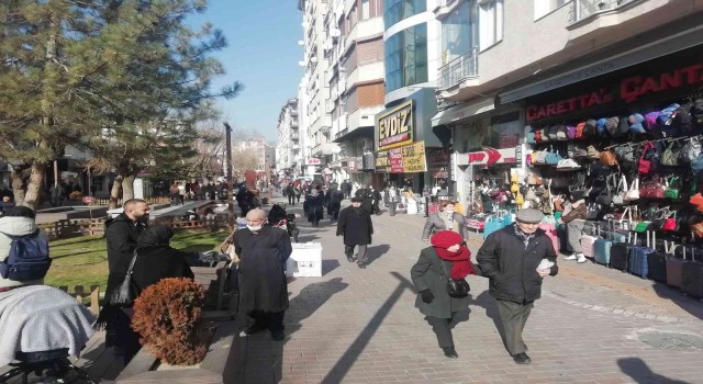 Eskişehirliler güneşli havanın tadını çıkardı