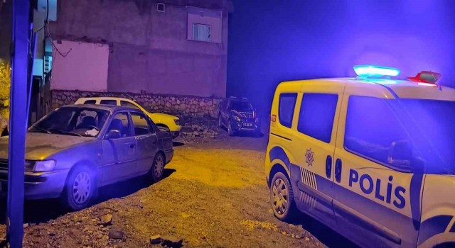 Ev ve otomobile ateş açıldı