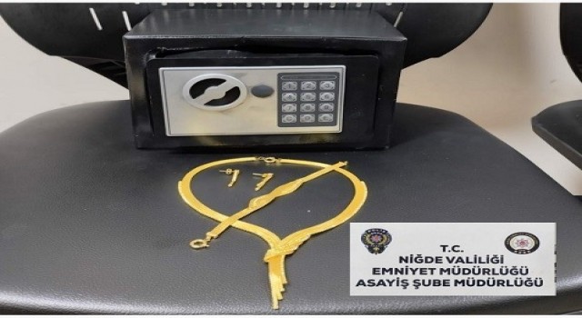 Evlerden hırsızlık yapan 4 kişi yakalandı