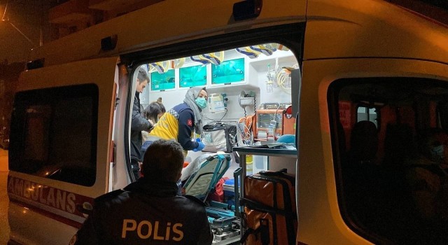 Evli genç kız, sevgilisini döven eski erkek arkadaşını bıçakladı