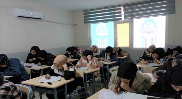 Eyyübiyeli gençler ücretsiz deneme sınavına katıldı