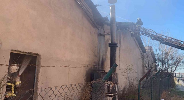 Fabrikada kazan patladı, yangın çıktı