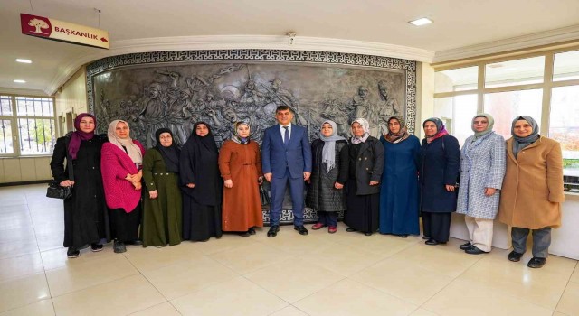 Fadıloğlu, yetim annelerini makamında ağırladı
