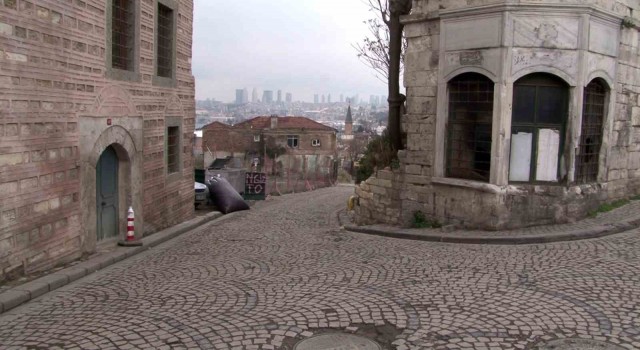 Fatihte güpegündüz gasp: Uzun namlulu silahlarla 1 milyonluk vurgun yaptılar