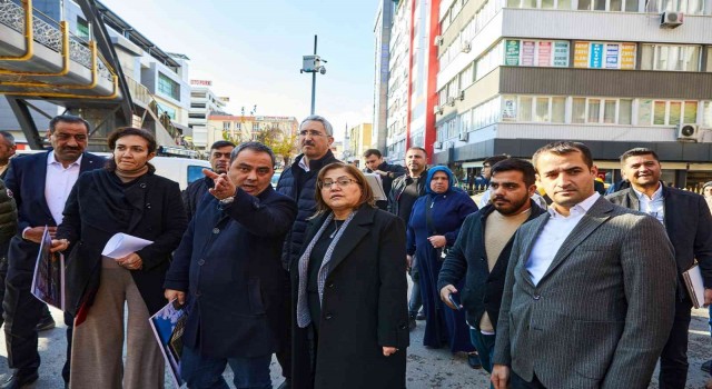 Fatma Şahin, yenilenen Belediye Pasajını ziyaret etti