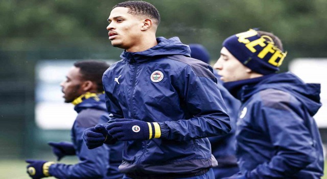 Fenerbahçede Oosterwolde takımla ilk antrenmanına çıktı