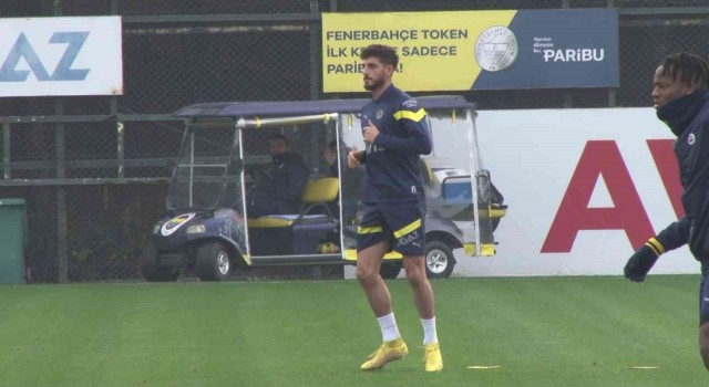Fenerbahçenin yeni transferi Samet Akaydin ilk antrenmanına çıktı