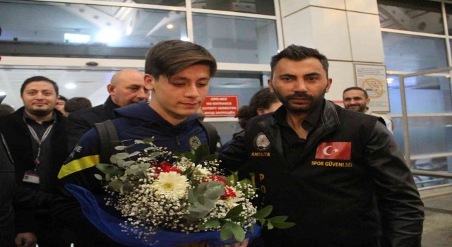 Fenerbahçeye Antalyada coşkulu karşılama