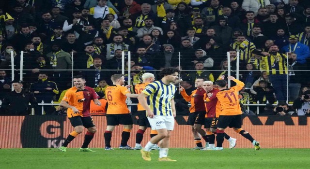 Fenerbahçeye Kadıköyde ezeli rakibinden ağır yenilgi
