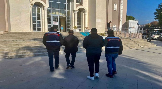 Fethiyede kesinleşmiş hapis cezası bulunan 2 firari yakalandı
