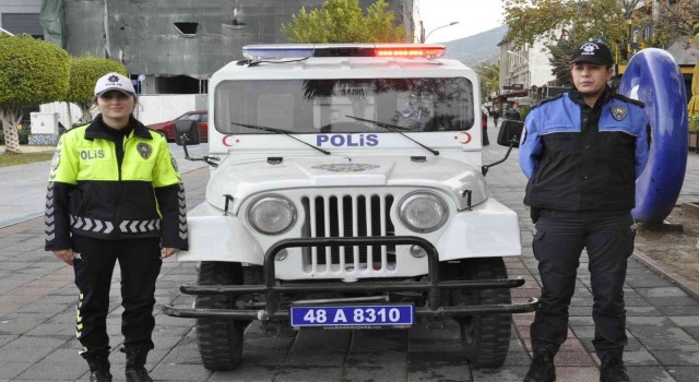Fethiyede Turizm Polisinin 1954 model nostaljik aracı