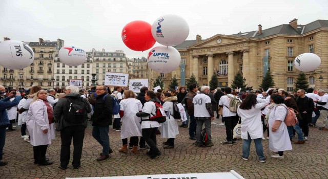 Fransada pratisyen hekimlerden protesto