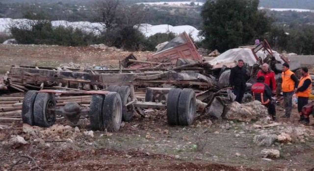 Freni patlayan sondaj kamyonu otomobile çarptı: 1 ölü, 1 ağır yaralı