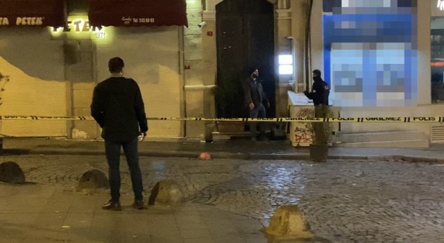 Galata Kulesi önünde şüpheli paket paniğe neden oldu, kafeler boşaltıldı