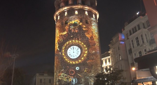 Galata Kulesine saat yansıtılarak geri sayım yapıldı