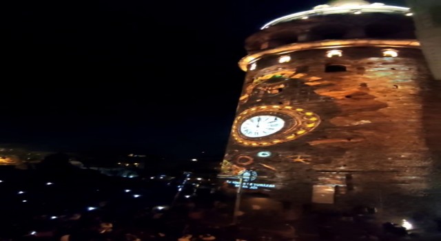 Galatada yılbaşı coşkusu kameraya yansıdı