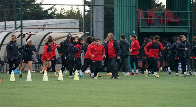 Galatasaray Kadın Futbol Takımı, Fenerbahçe derbisi hazırlıklarını sürdürdü