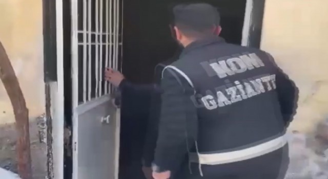 Gaziantepte binlerce kaçak makaron ele geçirildi: 2 gözaltı