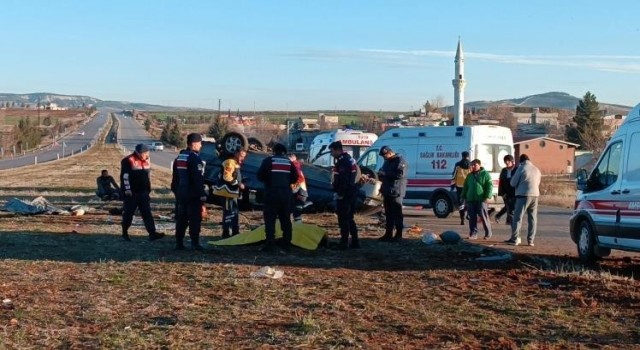 Gaziantepte öğrenci servisi ile bir araç çarpıştı: 1 ölü, 12 yaralı