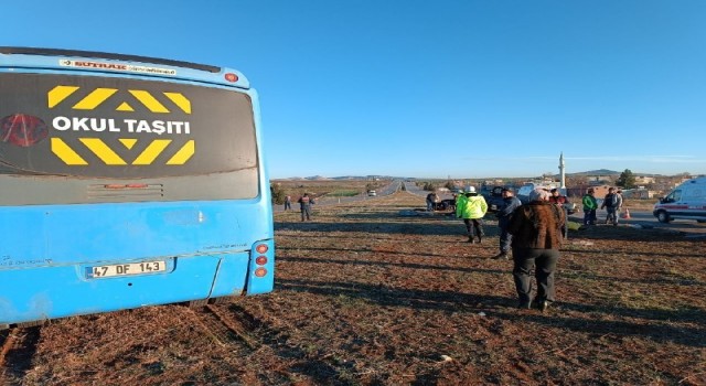 Gaziantepte öğrenci servisi ile işçi servisi çarpıştı: 1 ölü, 12 yaralı