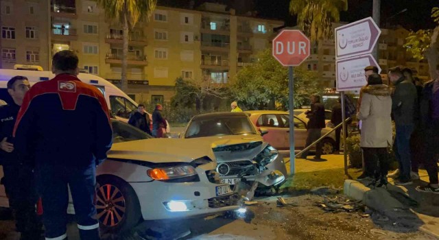 Gazipaşada 5 aracın karıştığı zincirleme trafik kazası: 1 yaralı
