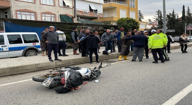 Gazipaşada otomobilin motosiklete çarptığı kazada 2 kişi yaralandı