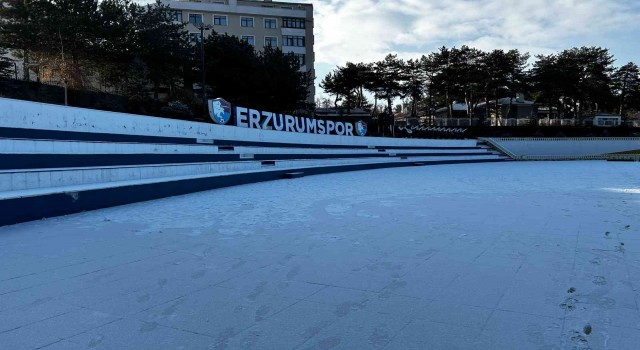 Gece etkili olan kar yağışı Erzurumu beyaza bürüdü
