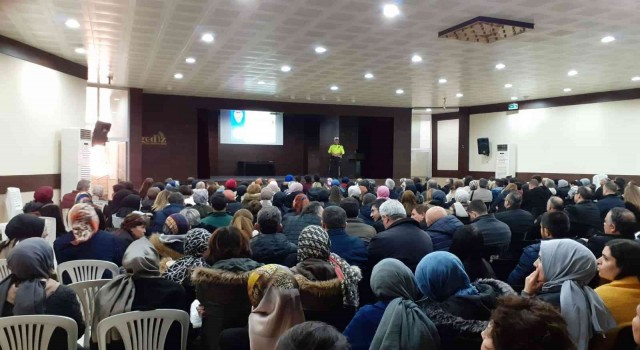 Gedizde öğretmenlere trafik güvenliği eğitimi