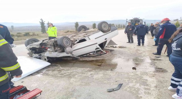 Gedizde trafik kazası: 3 yaralı