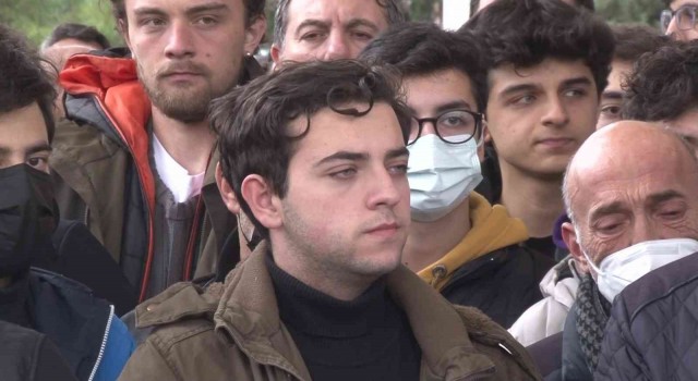Genç oyuncu Berat Efe Parların annesi son yolculuğuna uğurlandı