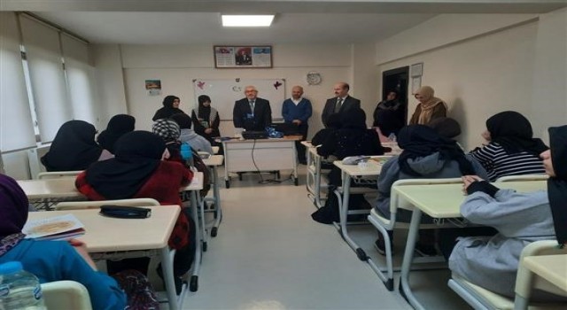 Gençliğe değer kampı sürüyor