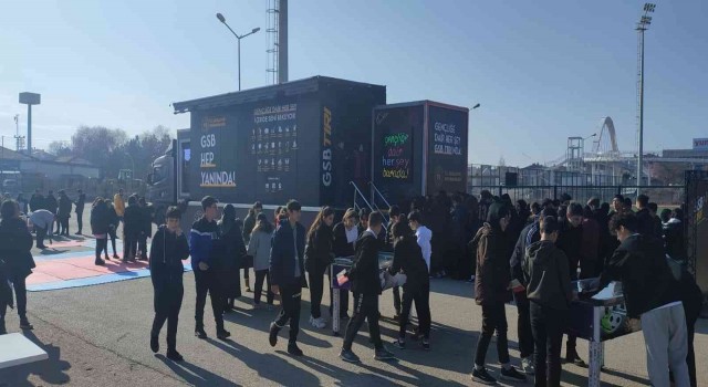 Gençlik ve Spor Bakanlığının tırı Gölbaşında gençlerle buluştu