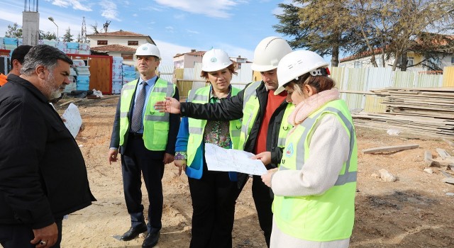 Genel Sekreter Bayrakçı, eğitim ve sağlık yatırımlarını yerinde inceledi