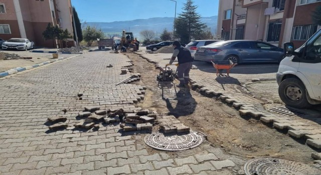 Gölbaşında yol onarım çalışmaları devam ediyor