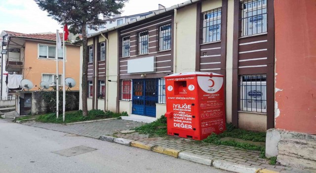 Gölcükün 100 farklı noktasına kıyafet dönüşüm kutuları yerleştirildi