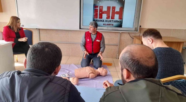 Gönüllülere ilk yardım eğitimi