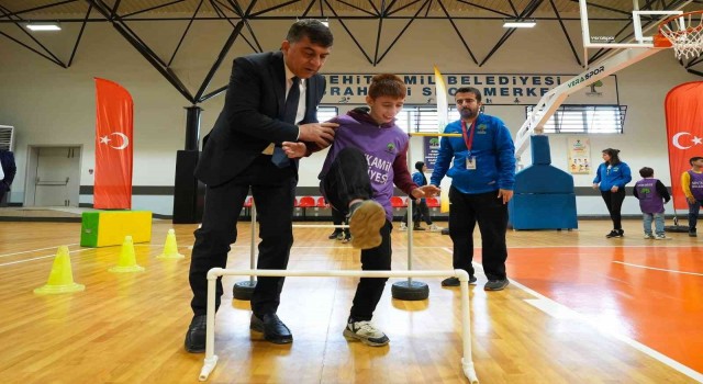 Görme engelli öğrenciler spor yaptı, oyunlar oynadı