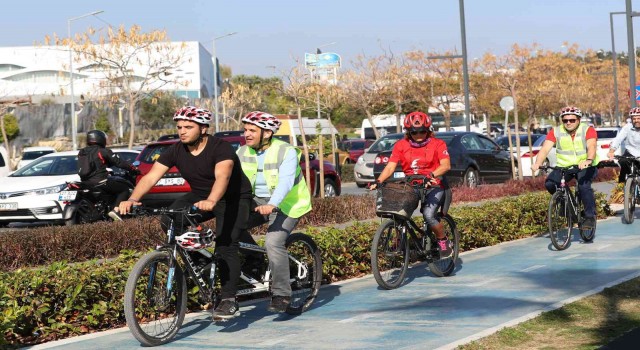 Görme engelliler farkındalık oluşturmak amacıyla pedal çevirdi