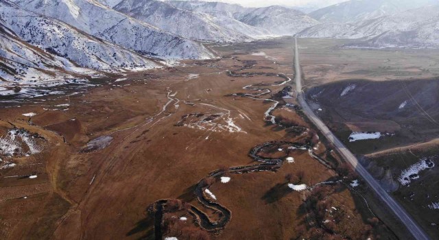 Güzeldere mendereslerinde tehlike çanları çalıyor