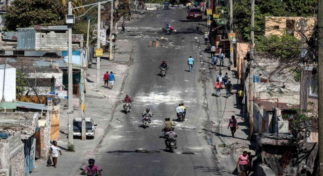 Haitide polislerden Başbakan Henrynin özel konutuna saldırı