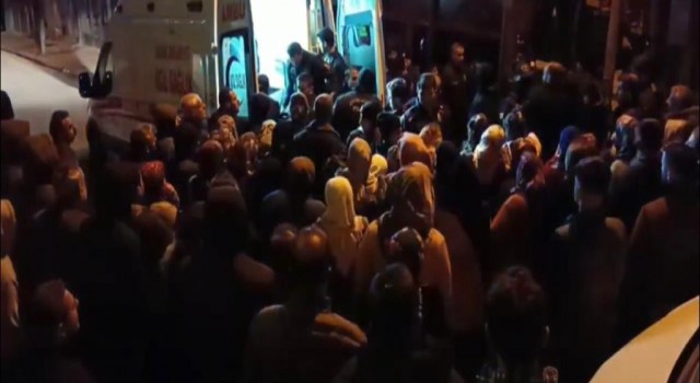Hakkaride 2 çocuk annesi kadın evde boğazı kesilmiş halde ölü bulundu